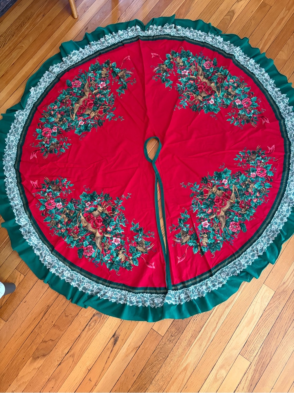 Vintage Christmas Handmade Red Green Floral Tree Skirt Lace Trim. Nature Deer